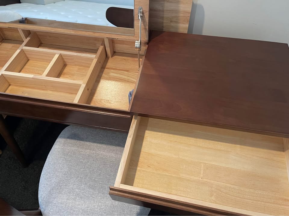 Dressing Table with Mirror and Storage for Make Up